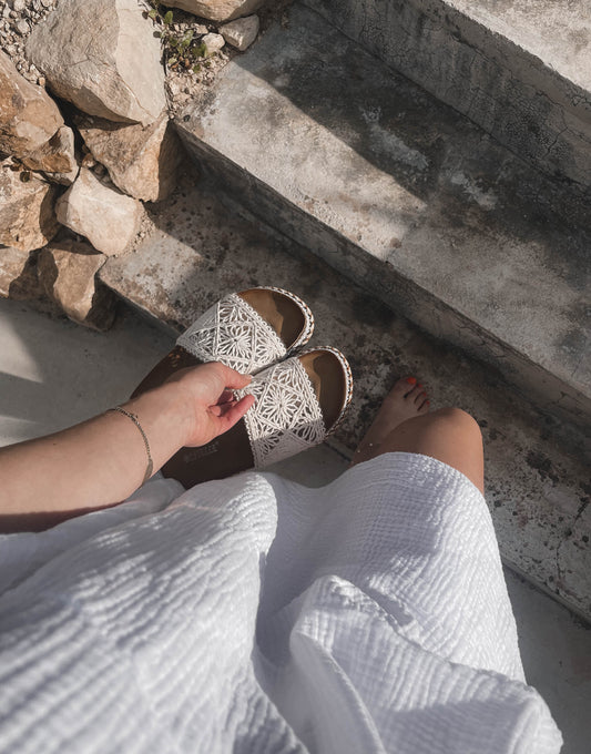 COASTAL LACE SLIDES